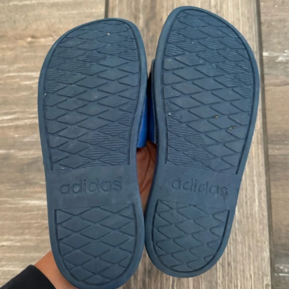 Adidas kids slide sandals size 3